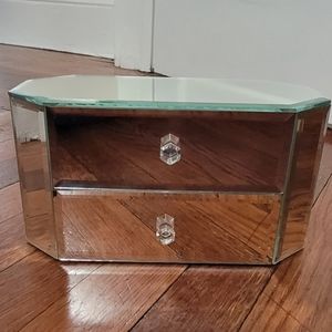 Mirrored jewelry box
